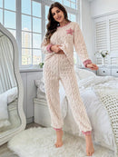 [Leve 2 Pague 1] Pijama Feminino Neve Macia (Conforto térmico e delicadeza) + BRINDE: 1 Pantufa Nuvem Antiaderente