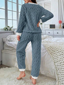 [Leve 2 Pague 1] Pijama Feminino Neve Macia (Conforto térmico e delicadeza) + BRINDE: 1 Pantufa Nuvem Antiaderente