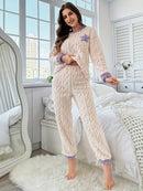 [Leve 2 Pague 1] Pijama Feminino Neve Macia (Conforto térmico e delicadeza) + BRINDE: 1 Pantufa Nuvem Antiaderente